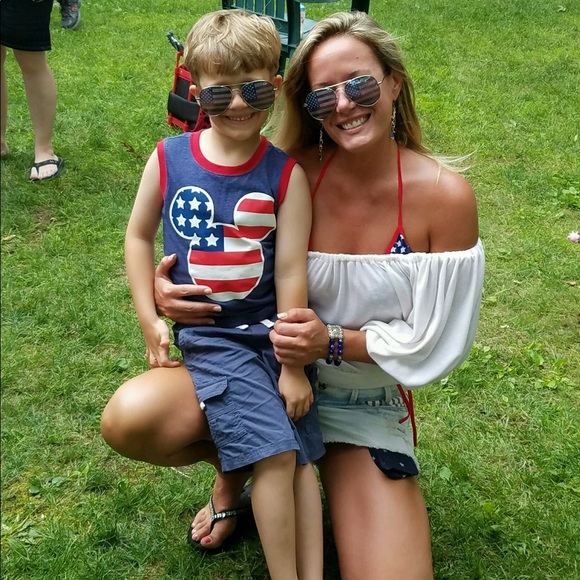 Meet Poshmark Enthusiast, Jennifer🌺 - Picture 5 of 6